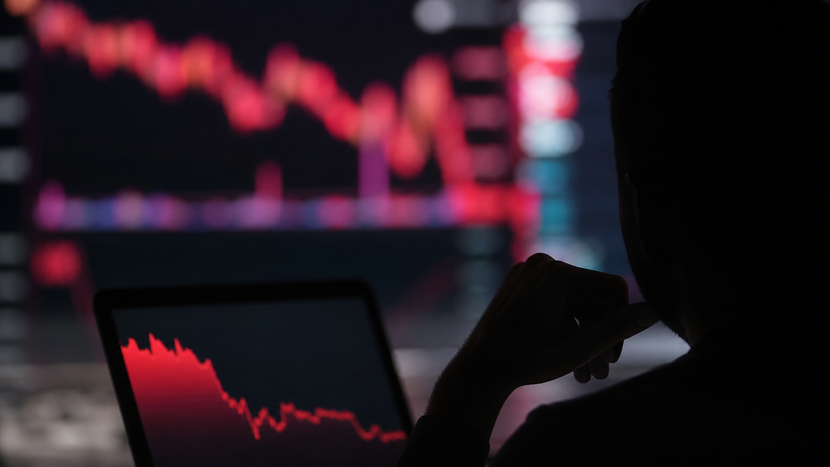 트럼프 일가 '주가 95% 폭락'…암호화폐 시장 명암 교차