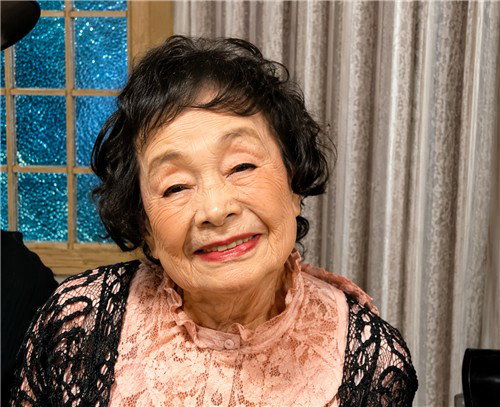 105세 무로이 마야코 영면… 백세에도 4시간 연습
