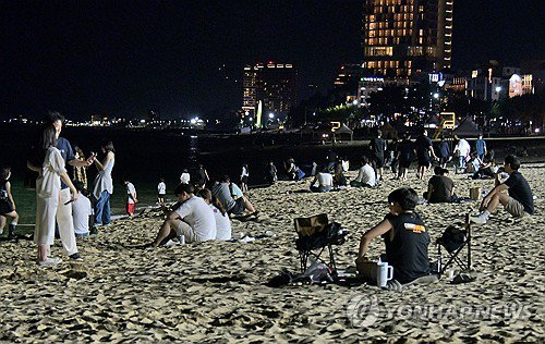 동해안 이틀째 26.8도 '열대야'…소나기 후 더 위험