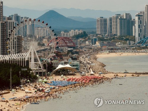 동해안 폭염 녹인 20만 인파…주말 새 피서객 50만 돌파 '북새통'
