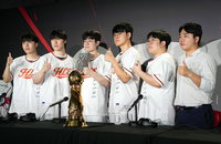 한화생명, MSI 3:2 첫 우승…'제우스' 강철 멘탈 빛났다