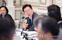 李대통령 「조작」 격앙, 언론과 정면충돌