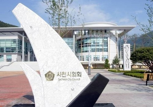 ‘6대6 균형’ 사천시의회, ‘기습 탈당’ 의장에 마비…민생 비상등