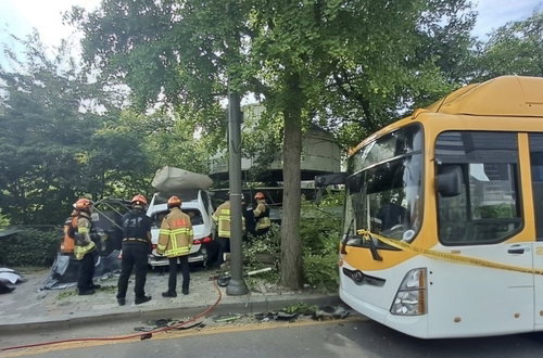 정자역 인도 돌진 벤츠, 30대 사망·2명 부상 '충격'