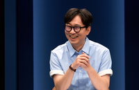 '천만 감독' 장항준, '정사 빈틈' 파고든다…'야사' 예능 오늘 첫방