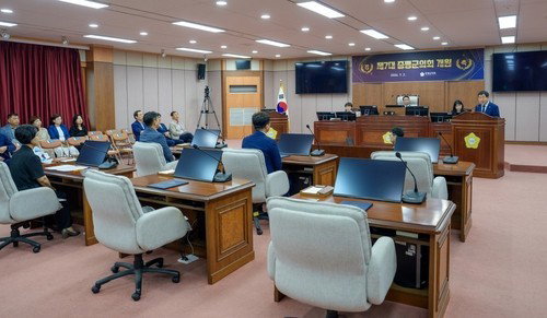 증평군의회 파행 13일째, '오늘' 봉합 물꼬… 임시회 1주 연기