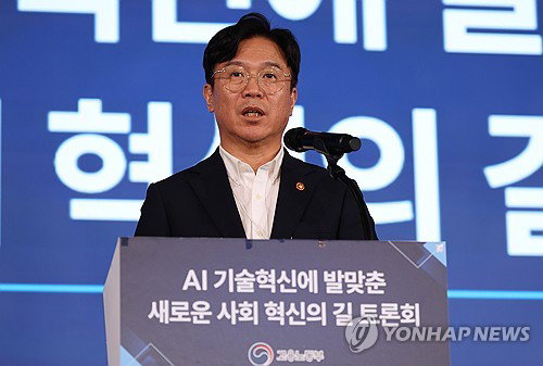AI '황금알' 재분배 vs 투자…노사 격돌, 정부 '새 계약' 예고