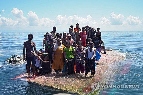로힝야 난민선 2척 침몰…'세계 최고' 사망률 1400명 비극
