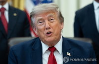 20% 통행료 '번복' 트럼프, 중동 '투자' 이란 '봉쇄'… 초강수 이중 전략