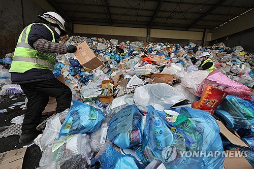723명 사망 폐기물 현장, '노정協' 내일 첫발