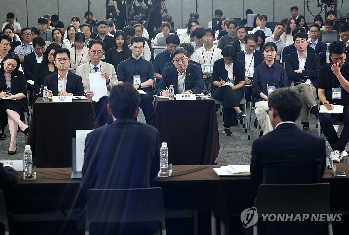이주비·청년·전세대출 한자리서 충돌…