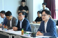 Ministro de Industria Kim Jeong-gwan "Cuidado con la concentración en semiconductores... IA, regiones locales y ecosistema son clave"