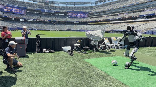 축구장 위의 로봇 혁명…아틀라스, 2026 월드컵으로 산업 가능성 증명하다