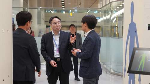 김정 세관장, 취임식 생략…마약 '완벽 차단' 선포