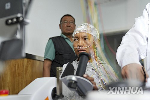 일론 머스크 꺾었다! 중국, 뇌-컴퓨터 연결장치 상용화 '최초' 성공