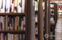 AI 의혹 'A작가 17권' 국고지원 재심사…출판계 '창작定義' 발칵