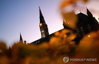 트럼프, 美 유학길 '4년 빗장'…F-1 비자 전격 제한 '초비상'