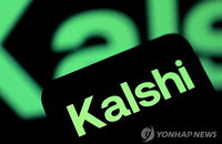 트럼프 10년 신임 참모, 연설문 정보로 1.5억 '꿀꺽'…백악관 발칵
