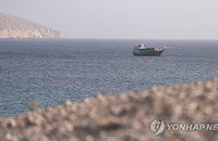 호르무즈 통과 13척 '뚝'…美 봉쇄 재개, 유가 폭등 '촉각'