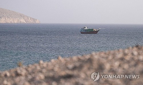 호르무즈 통과 13척 '뚝'…美 봉쇄 재개, 유가 폭등 '촉각'