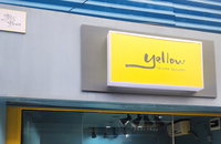 Une galerie créée par des artistes, cultivant l'avenir de l'art régional..Exposition collective de trois artistes à Yellow Gallery près du village artistique de Changdong à Masan