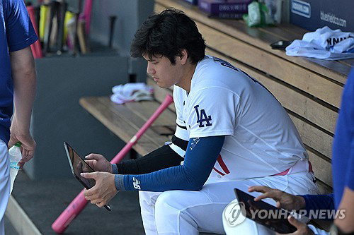 MLB, 'AI 코치' 전면 퇴출…인간의 영역 지키기 나섰다