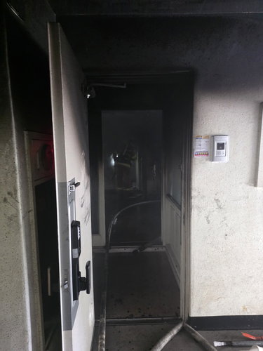 '20분 초고속 진화' 부산 아파트 화재…1명 연기흡입, 8명 극적 구조
