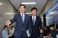 민주당 송영길·김용 전대 출마…'3 대 2' 극적 가결