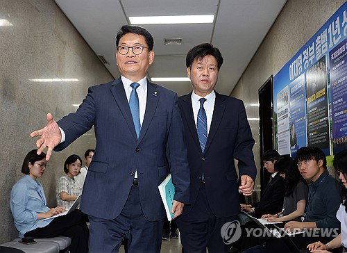 민주당 송영길·김용 전대 출마…'3 대 2' 극적 가결