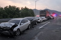새벽 천안논산고속도로 '연쇄 추돌' 참변…3명 부상, 2km 마비