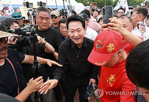 '제헌절 국회 외면' 장동혁, 잠실 택한 '헌법 파괴' 공방