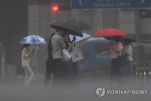 중부 300mm '물폭탄' 예고…내일 장마 절정, 초비상