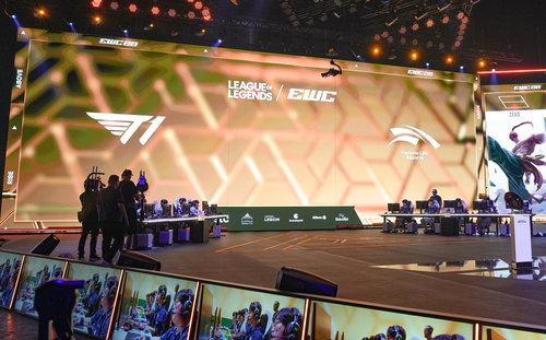 '도란' 부활극! T1, 한화생명 2:0 셧아웃… EWC 4강 진출