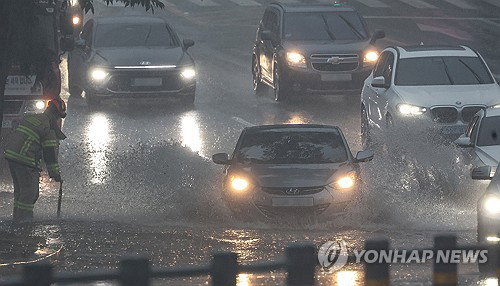 대구 '173mm 물폭탄' 강타...신천동로 통제