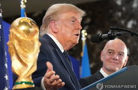 FIFA 행사장도 '부정선거론' 무대로… 트럼프, 발로건 개입 논란도 재차 해명