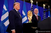 트럼프도 한마디 했다…"케인을 왜 수비에 묶었나" 잉글랜드 전술 논란 일파만파