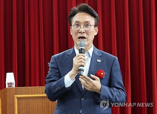 김민석 '대통령 희망 물 보탤 것'…3천만원 기탁금 인상 '맹공'