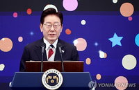 與, '도박판 ETF' 주가 7조 증발…김용범 사퇴 압박