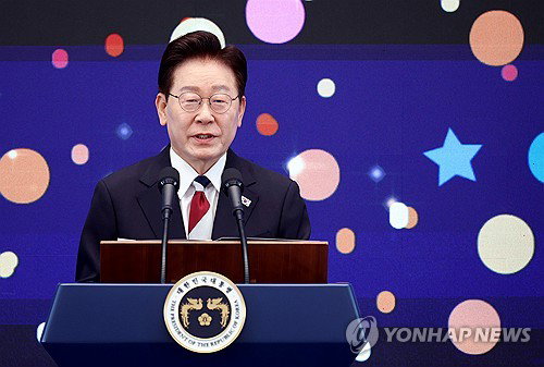 與, '도박판 ETF' 주가 7조 증발…김용범 사퇴 압박