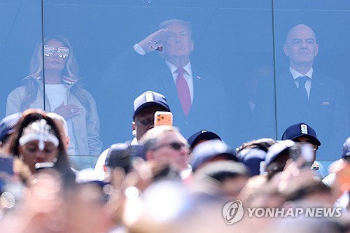 트럼프, 월드컵 결승 '메시 승리' 공개 베팅…밀레이엔 '친구' 산체스엔 '끔찍'