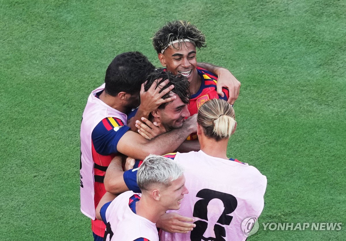 '무적함대' 스페인, 16년 만의 영광…메시의 마지막 춤을 1-0으로 잠재우다