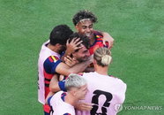 '무적함대' 스페인, 16년 만의 영광…메시의 마지막 춤을 1-0으로 잠재우다