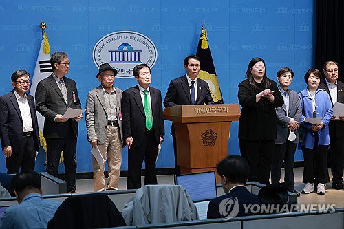 46년 만의 역사적 재판…'해직 언론인 빚 갚아야' 국회 촉구