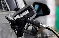 미 휘발유 4달러 재돌파…무너진 휴전, 호르무즈 불길