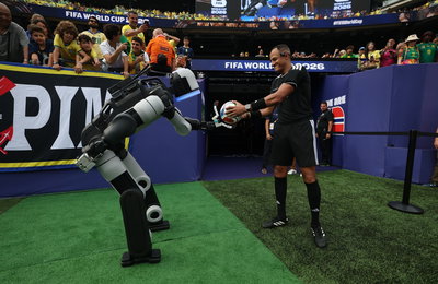 로봇이 공을 날랐다…현대차그룹, 27년 FIFA 파트너십으로 월드컵을 미래 무대로 바꾸다