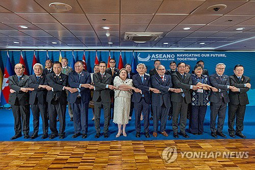 「나무 곤봉」 충돌 남중국해…이란發 위기 속 미중러, 마닐라 3일 외교 격전
