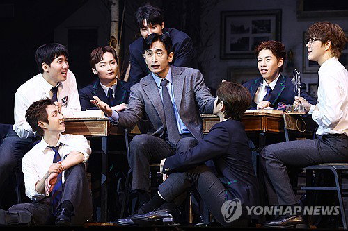 '정답' 대신 '선택'…33년 차인표 첫 연극, '죽은 시인의 사회' 배우들 질문 던지다