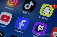 فرنسا تحظر وسائل التواصل الاجتماعي بالكامل لمن هم دون 15 سنة... بدء عصر "سن الرشد الرقمي" الأول في أوروبا