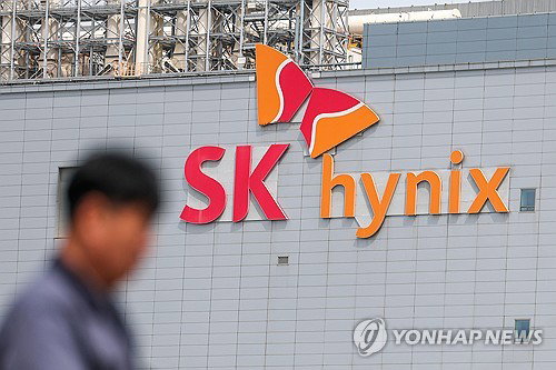 SK하이닉스 '10년 약속' 1년 만에 파기... 8억 성과급 '주식 강제' 논란