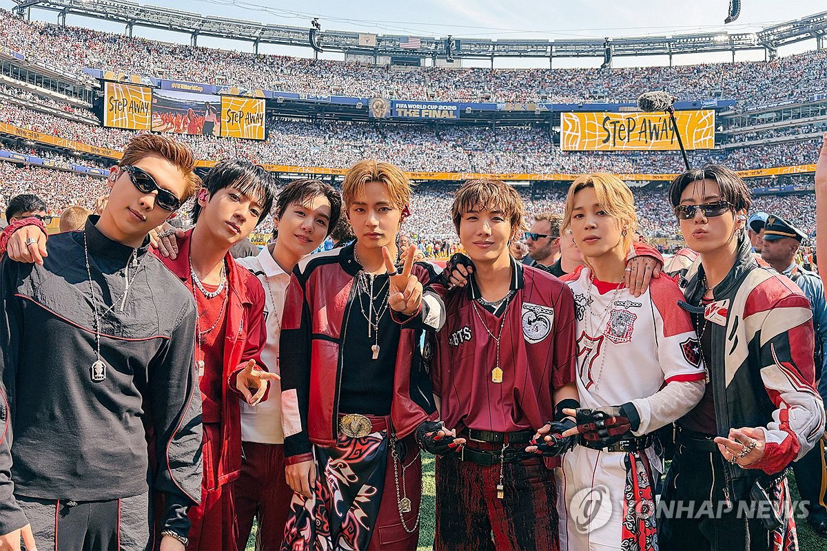 BTS '다이너마이트'부터 오아시스 '원더월'까지…월드컵이 만든 음악 역주행 신화